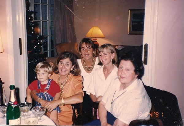 Lucía Gomensoro H, Lucía C, Ana Inés Vivo, la Beba Hughes y Martín Caubarrere Vivo. (4 generaciones Hughes)